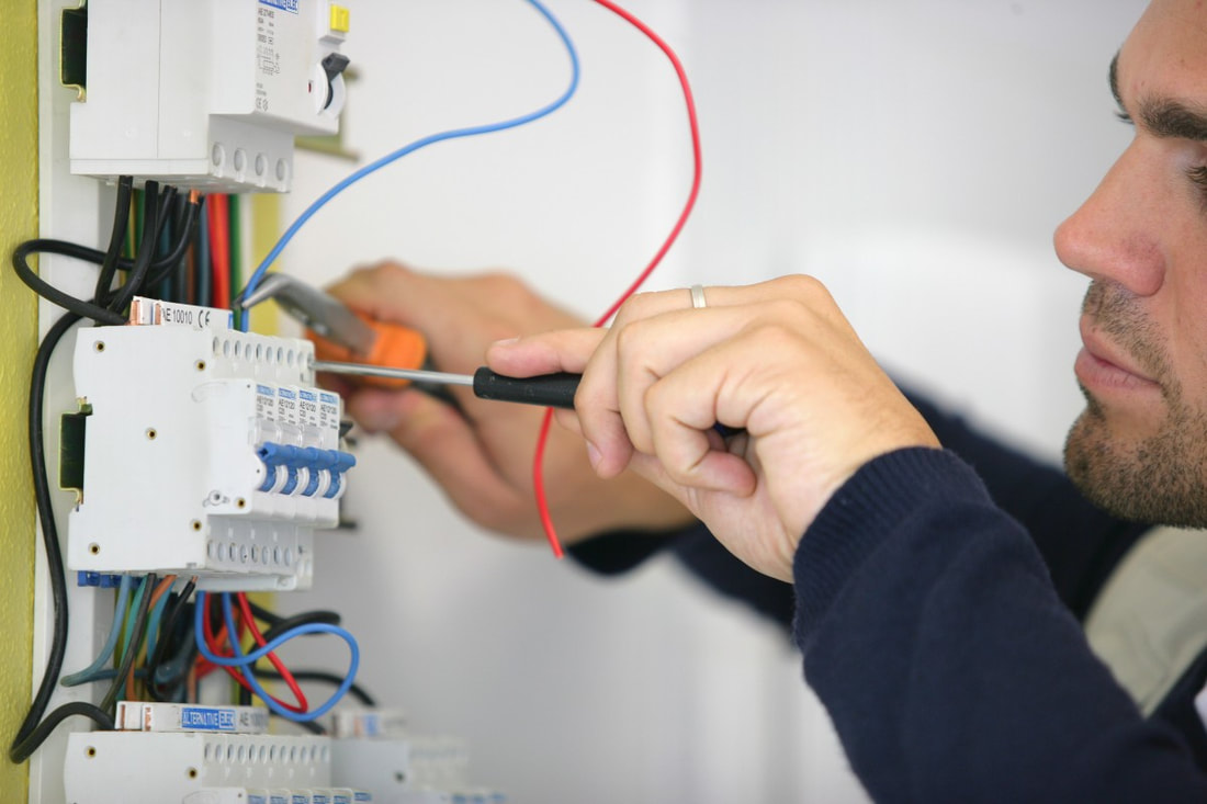 How a Qualified Electrician Improves Home Safety and Power Efficiency
