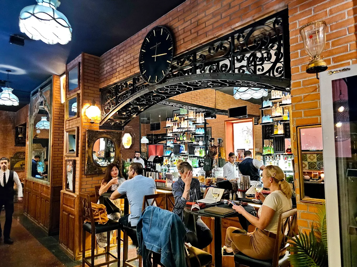 Traveler’s Guide to Booking Marrakech Restaurants in Advance